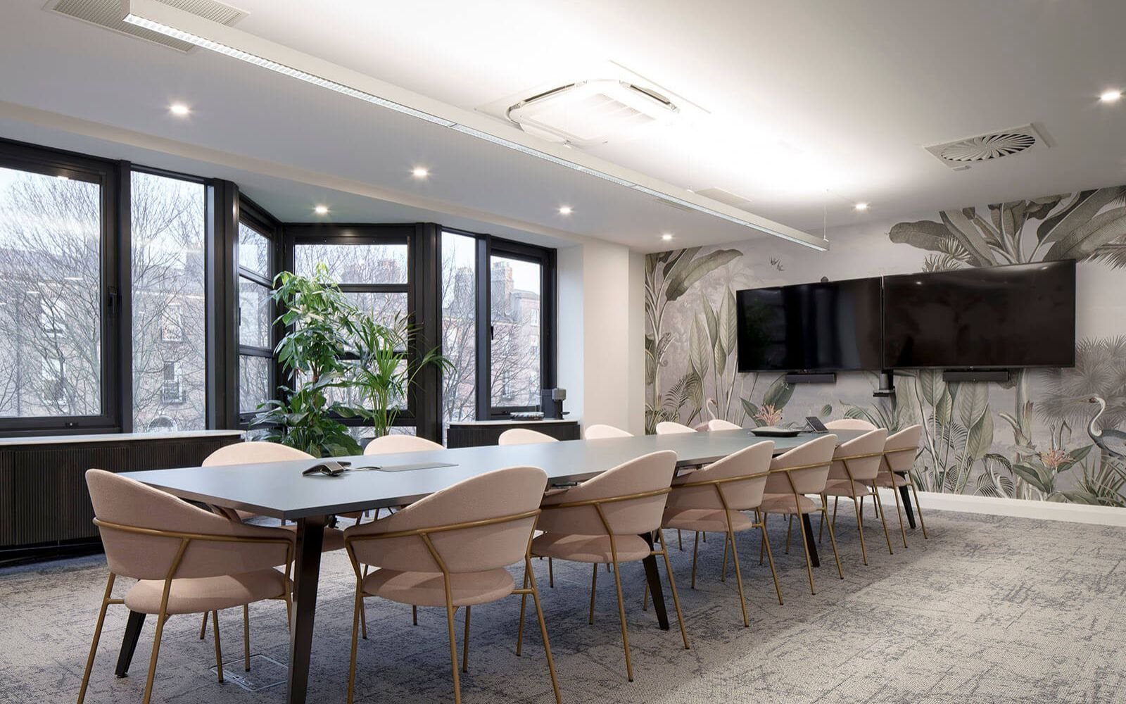 会議室の3Dオフィス内装デザイン 機能的で集中しやすい会議室の3Dオフィス内装デザイン。