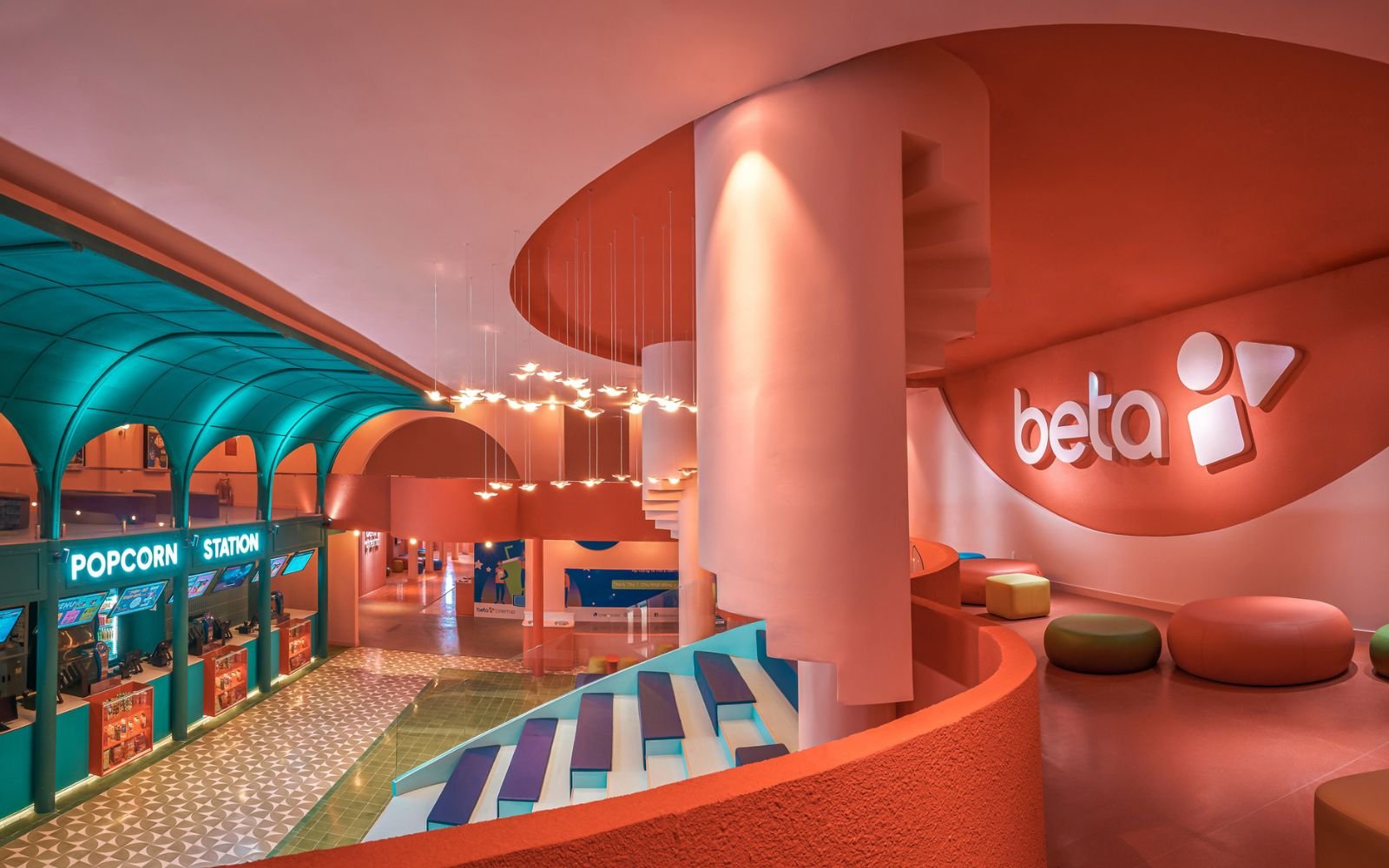 明るくダイナミックなスタイルの映画館パース 明るくダイナミックなスタイルの映画館パース